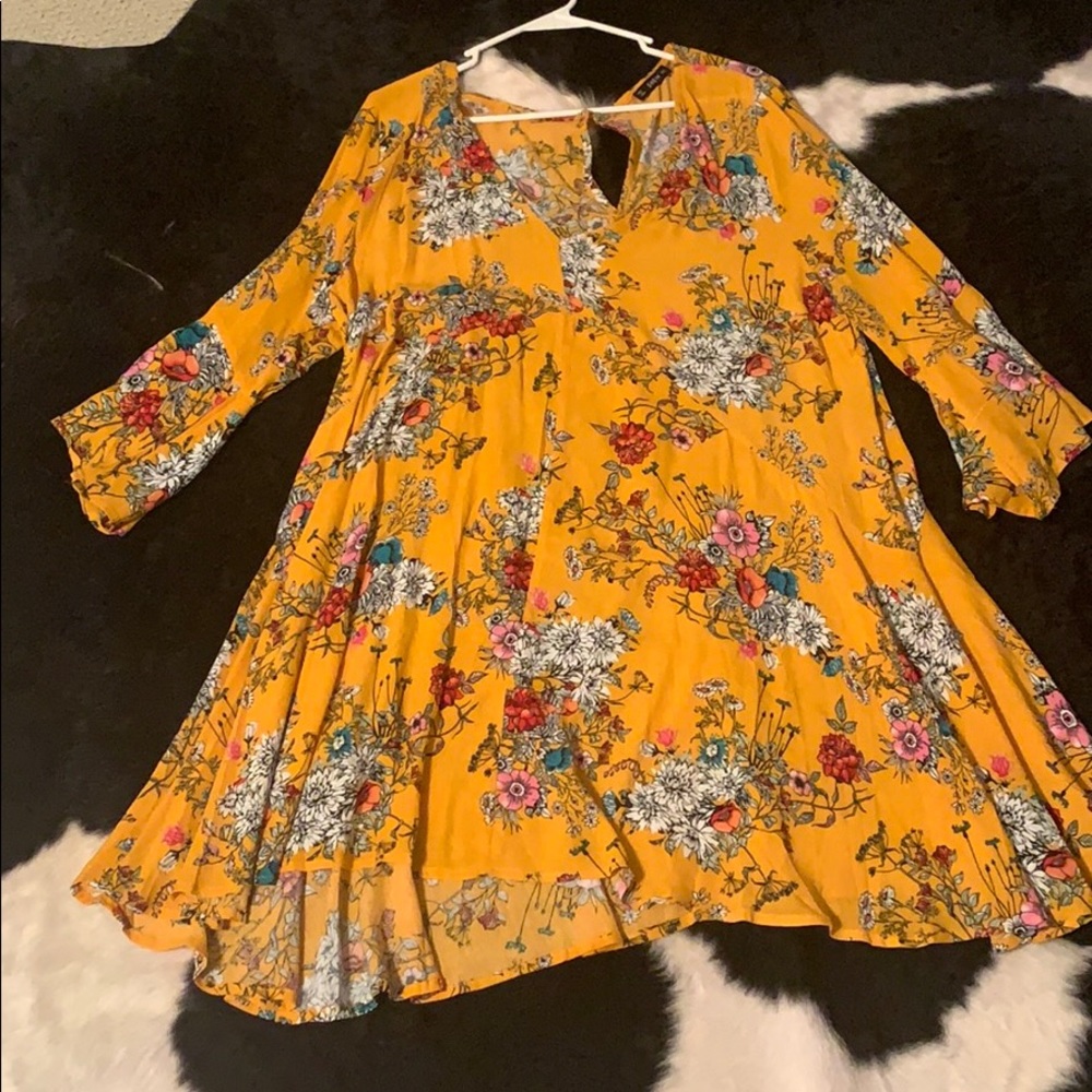 Adorable long sleeved mustard colored dress